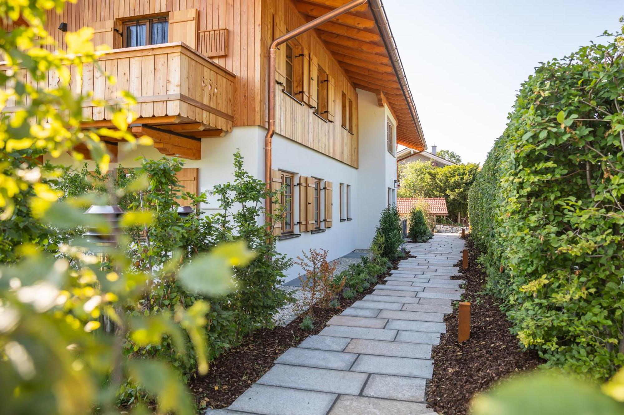 Graf Chiemo Suites - Direkt Am Chiemsee Mit Separatem Seezugang Chieming Exteriér fotografie