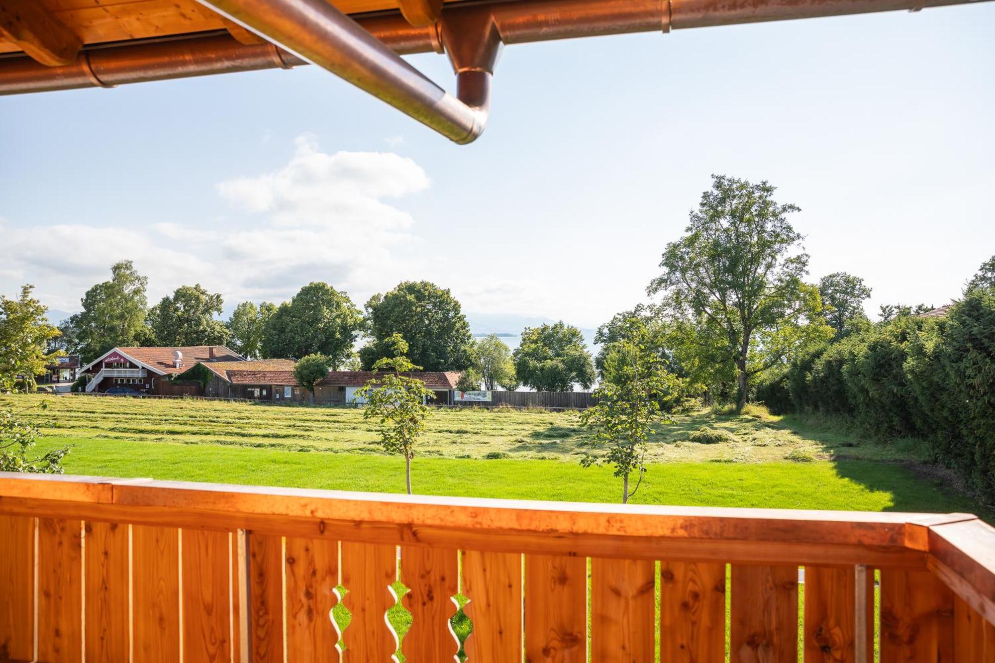 Graf Chiemo Suites - Direkt Am Chiemsee Mit Separatem Seezugang Chieming Exteriér fotografie