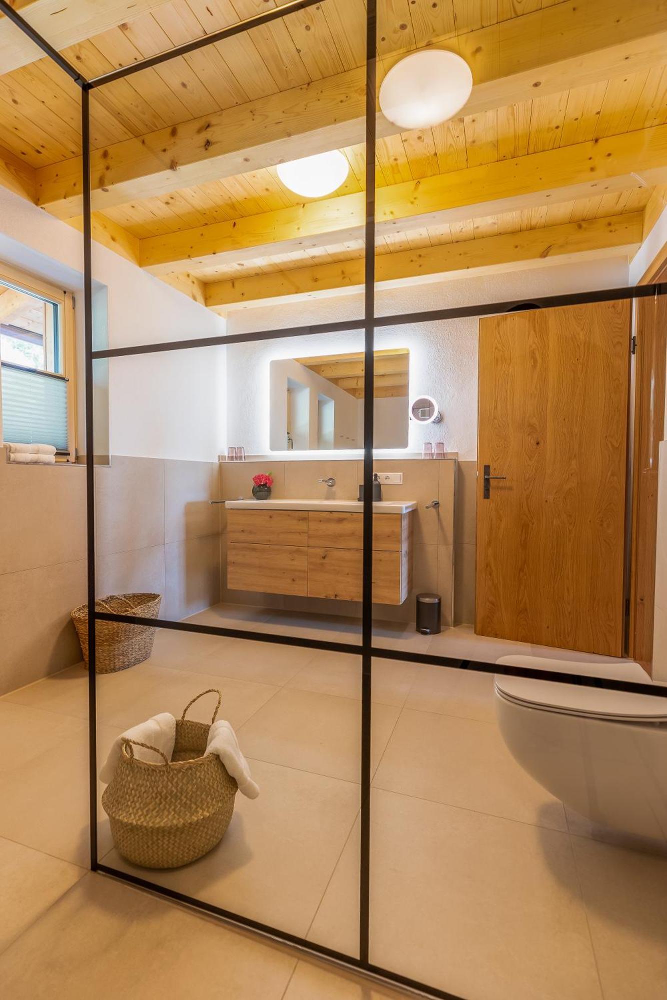 Graf Chiemo Suites - Direkt Am Chiemsee Mit Separatem Seezugang Chieming Exteriér fotografie